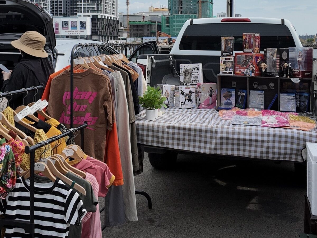 Clothing stalls along the Jesselton Point waterfront